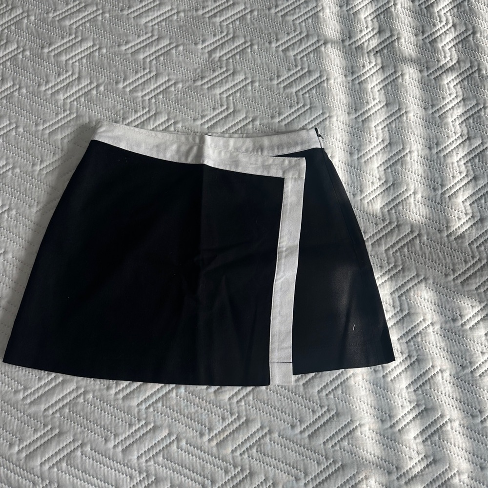 Stylish Black and White Mini Skirt